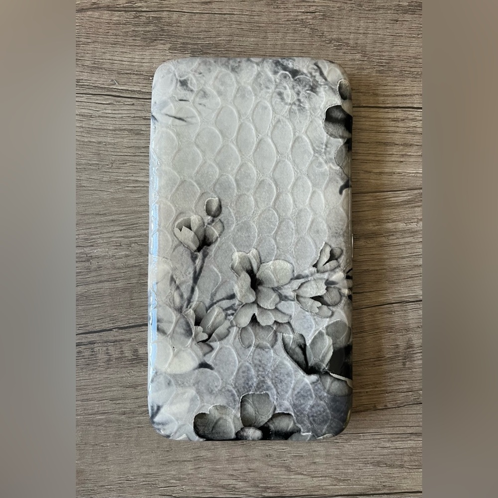 Vintage Press Open Black White Floral Metal Frame Women Wallet Purse EUC